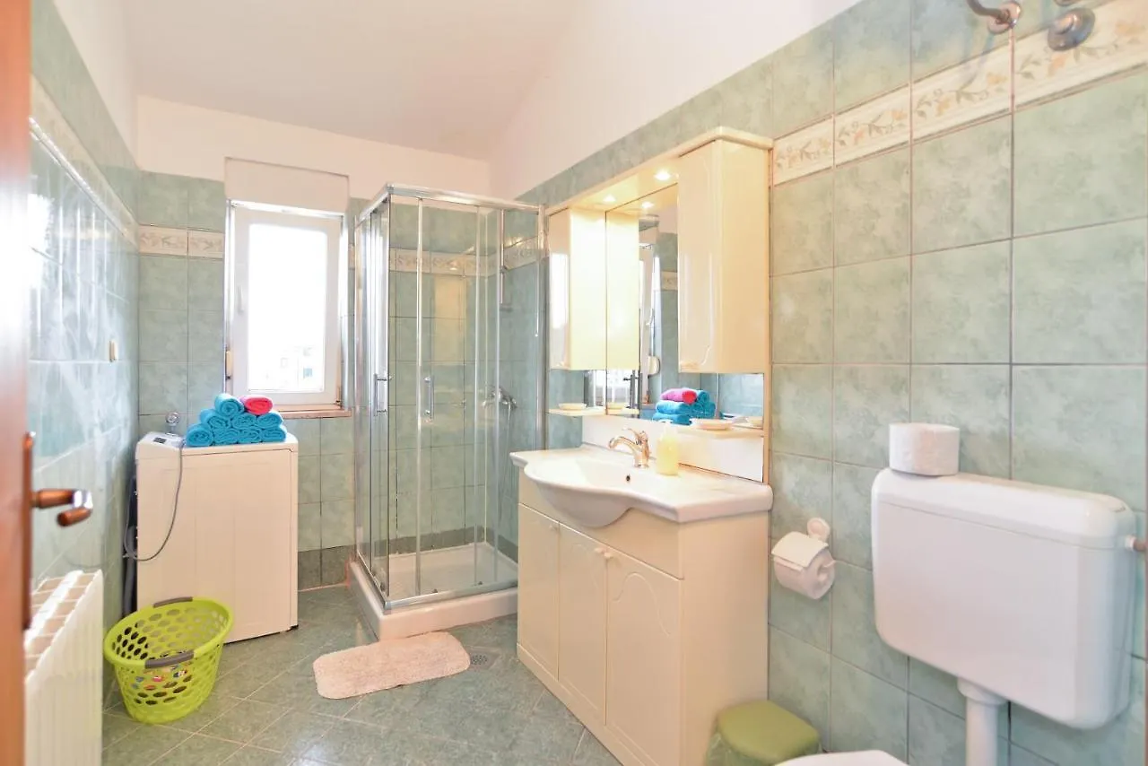 Family Friendly Apartments With A Swimming Pool Fazana - 19596 Croatia